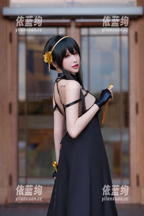 花リリ(Plant Lily)的越南Coser合集，能不能给我们来点正常的pose呢？哈哈！